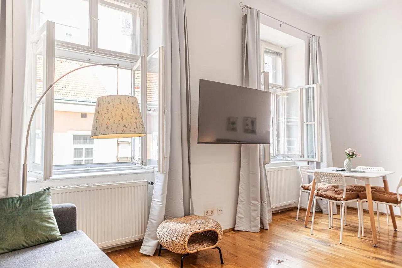 Sweet 2Br Apt Perfect For Longstays Near Rennweg Vienna 0*,  Austria