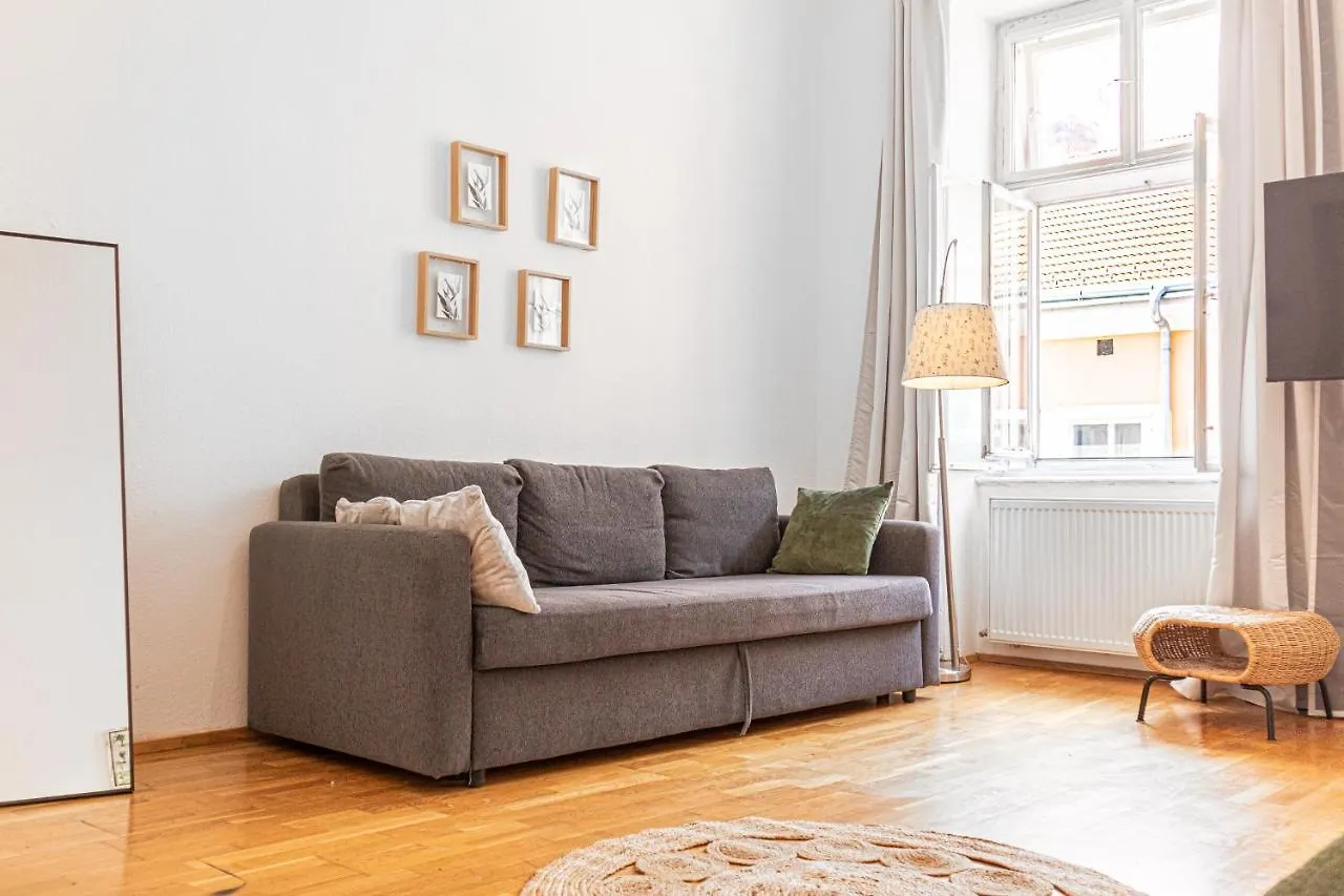 Sweet 2Br Apt Perfect For Longstays Near Rennweg Vienna 0*,  Austria